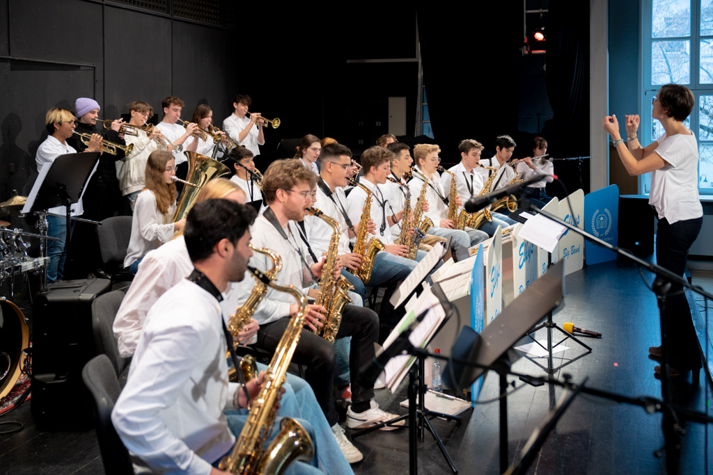 Read more about the article Landesjugendjazzorchester coacht Ellys Big Band!