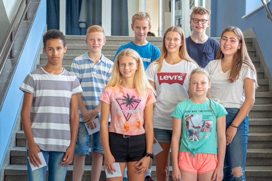 Read more about the article Ehrung der jahrgangsbesten Schülerinnen und Schüler