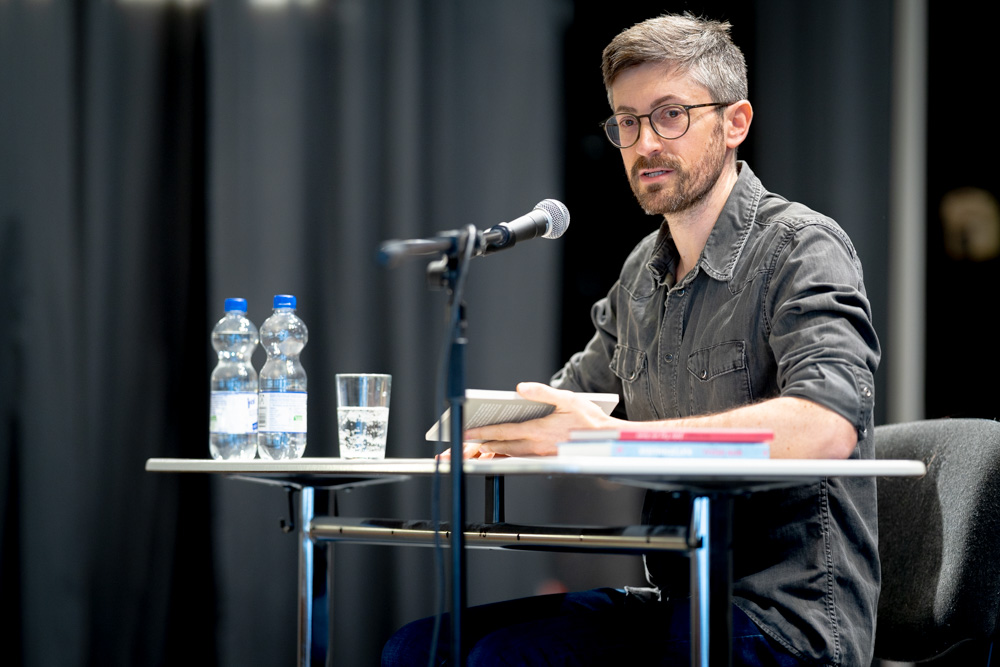 Read more about the article Der israelische Autor Ron Segal zu Gast in der Elly-Heuss-Schule