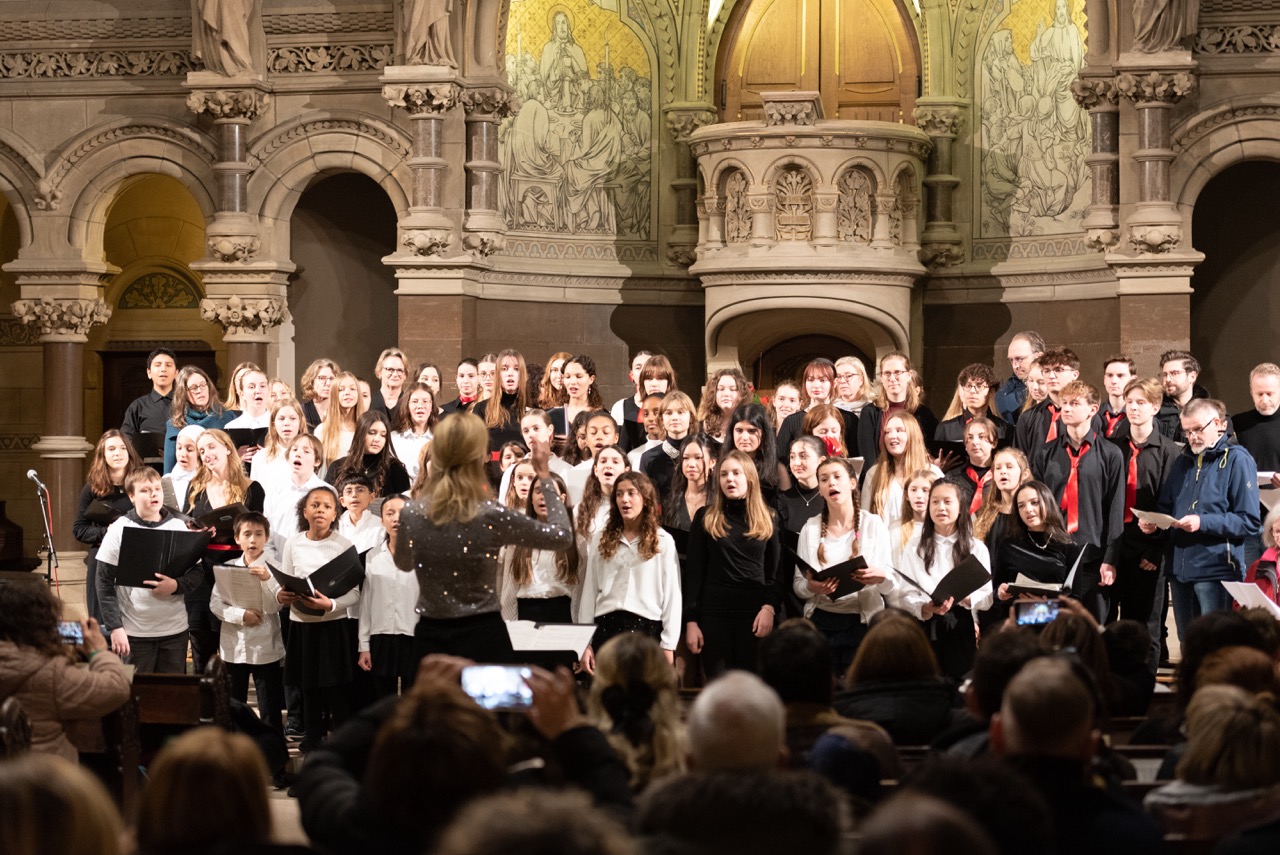 Read more about the article Das Weihnachtskonzert der Elly Singers und Vocellys